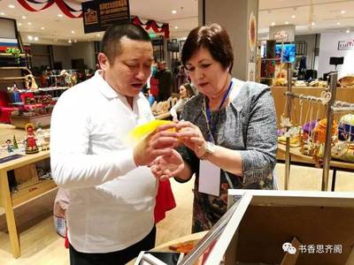 薪火相傳，巧手繪非遺——記哈爾濱市尚威志愿者協(xié)會(huì)文化志愿者分會(huì)參加“哈深哈”麥秸畫展示活動(dòng)